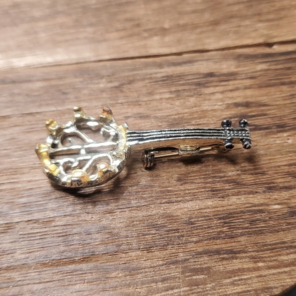 B803 antique banjo brooch